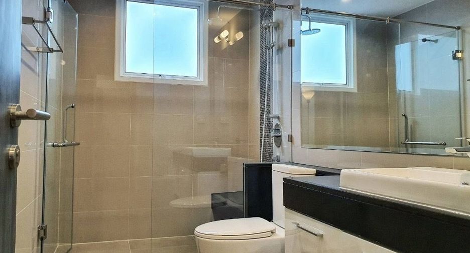 For rent 2 bedrooms condo in Ratchathewi, Bangkok