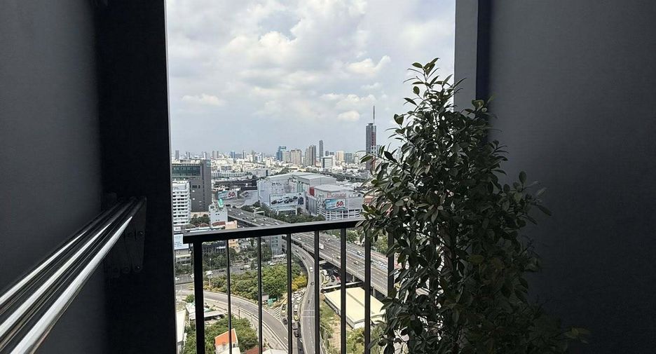For rent 1 bed condo in Huai Khwang, Bangkok