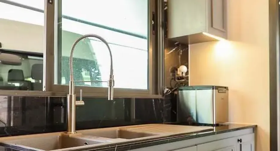 For sale and for rent 4 bedrooms house in Saphan Sung, Bangkok