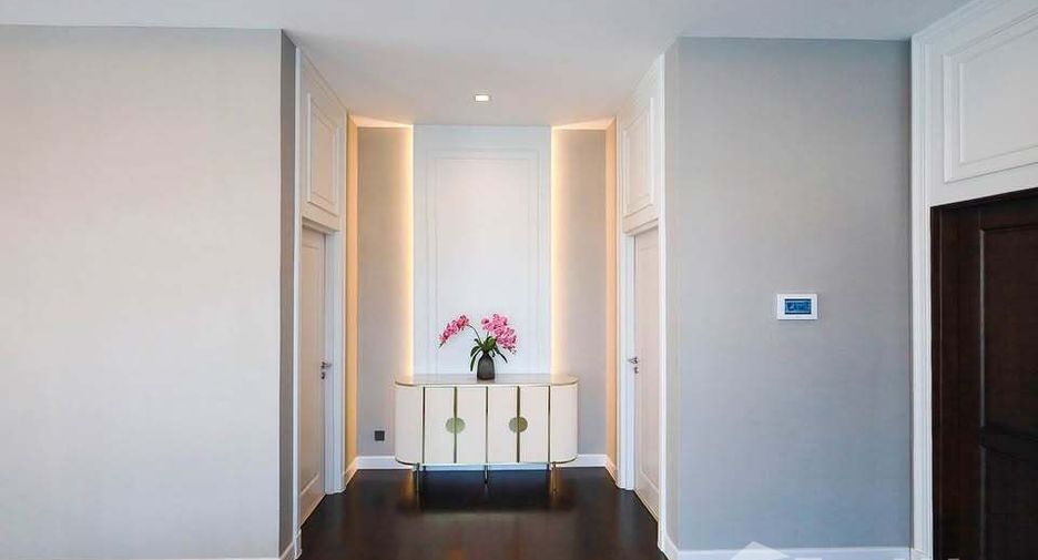 For sale and for rent 4 bedrooms house in Saphan Sung, Bangkok