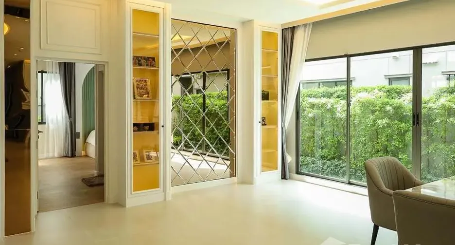 For sale and for rent 4 bedrooms house in Saphan Sung, Bangkok