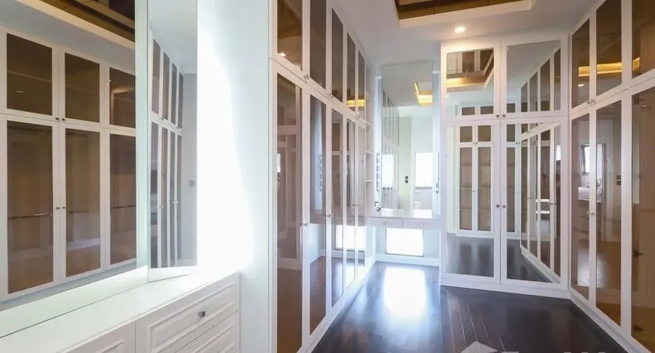 For sale and for rent 4 bedrooms house in Saphan Sung, Bangkok