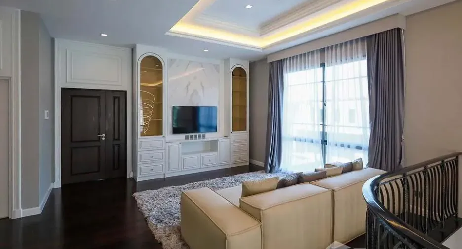 For sale and for rent 4 bedrooms house in Saphan Sung, Bangkok