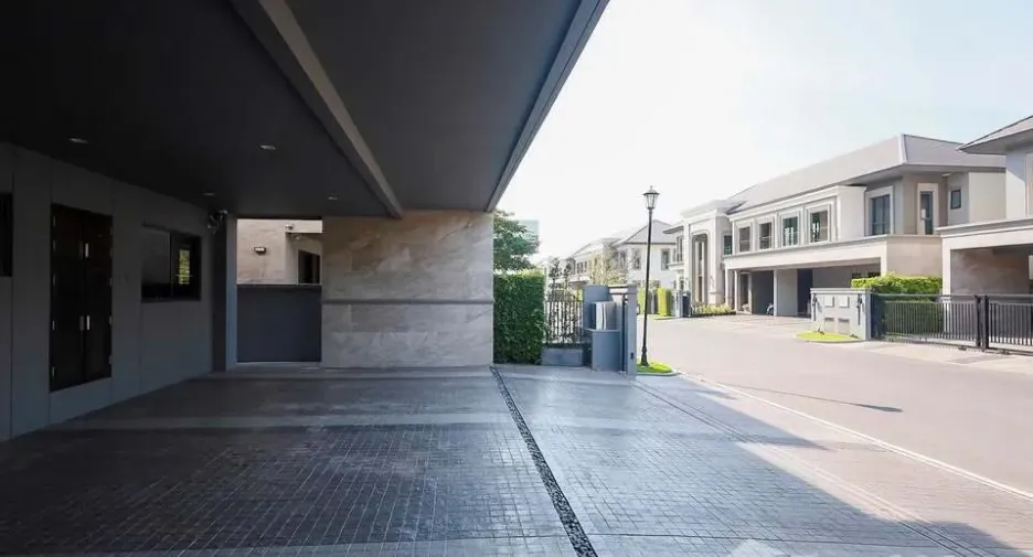For sale and for rent 4 bedrooms house in Saphan Sung, Bangkok