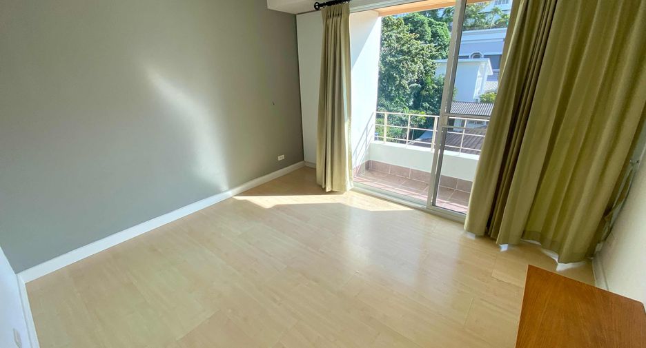 For rent 3 bedrooms condo in Watthana, Bangkok