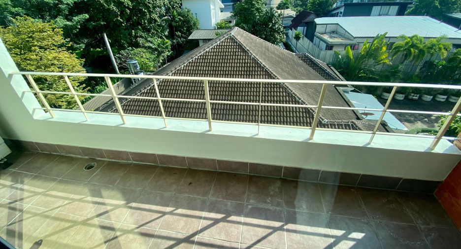 For rent 3 bedrooms condo in Watthana, Bangkok
