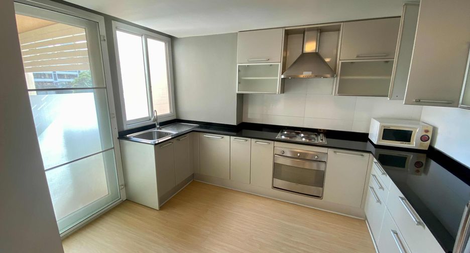 For rent 3 bedrooms condo in Watthana, Bangkok