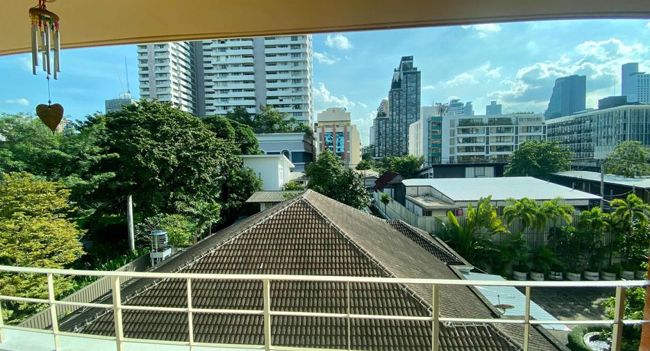 For rent 3 bedrooms condo in Watthana, Bangkok