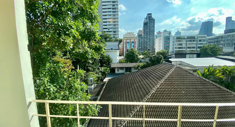 For rent 3 bedrooms condo in Watthana, Bangkok