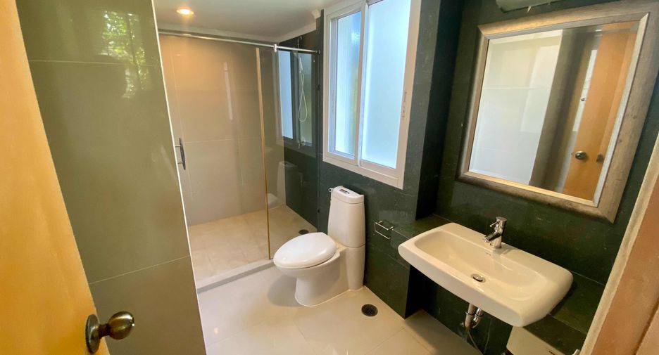 For rent 3 bedrooms condo in Watthana, Bangkok