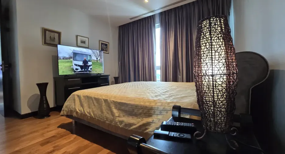 For rent 2 bedrooms condo in Yan Nawa, Bangkok