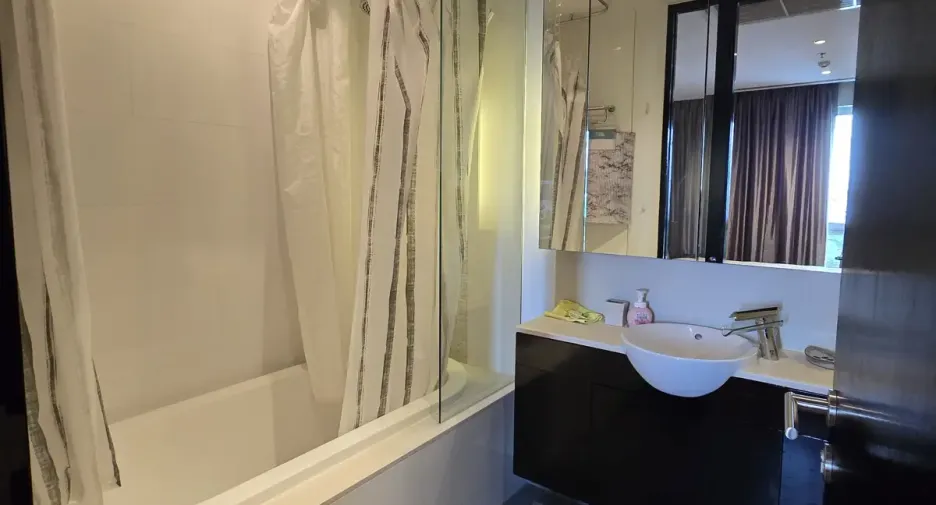 For rent 2 bedrooms condo in Yan Nawa, Bangkok