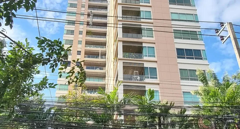 For rent 2 bedrooms condo in Yan Nawa, Bangkok