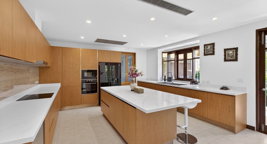 Villa zum Kauf mit 4 Zimmer in Thalang, Phuket