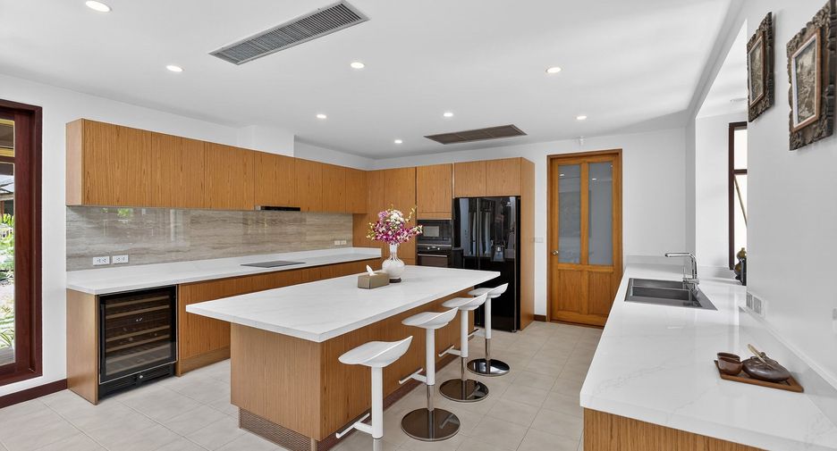 Villa zum Kauf mit 4 Zimmer in Thalang, Phuket