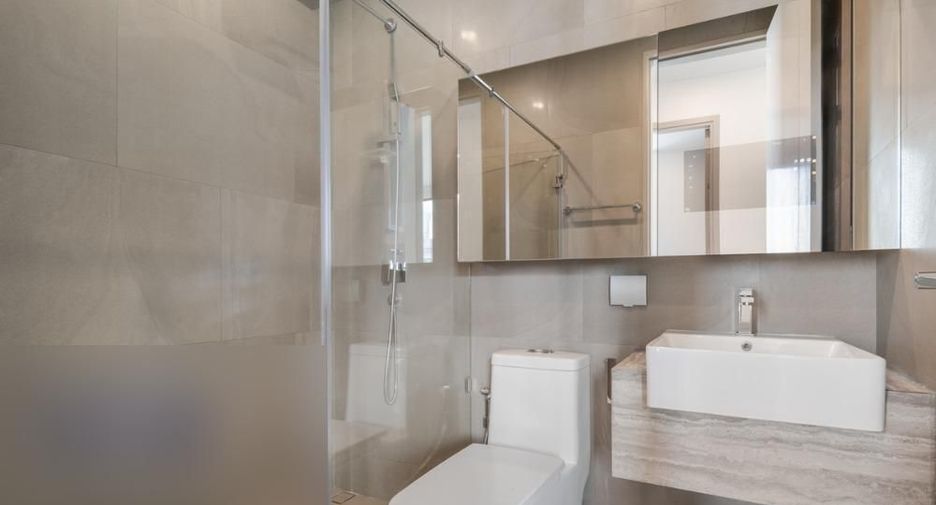For rent 2 bedrooms condo in Ratchathewi, Bangkok