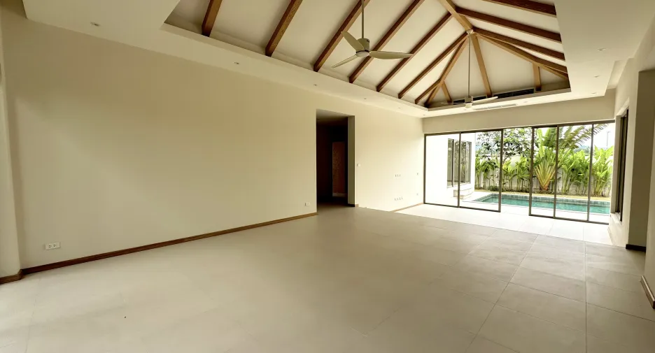 For sale 4 bedrooms villa in Thalang, Phuket