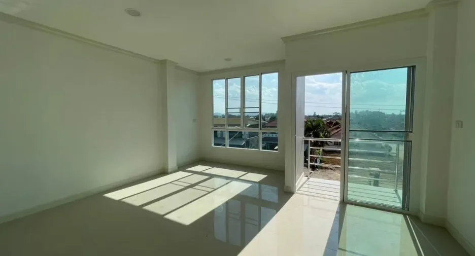 Büro zum Kauf mit 3 Zimmer in Mueang Lamphun, Lamphun