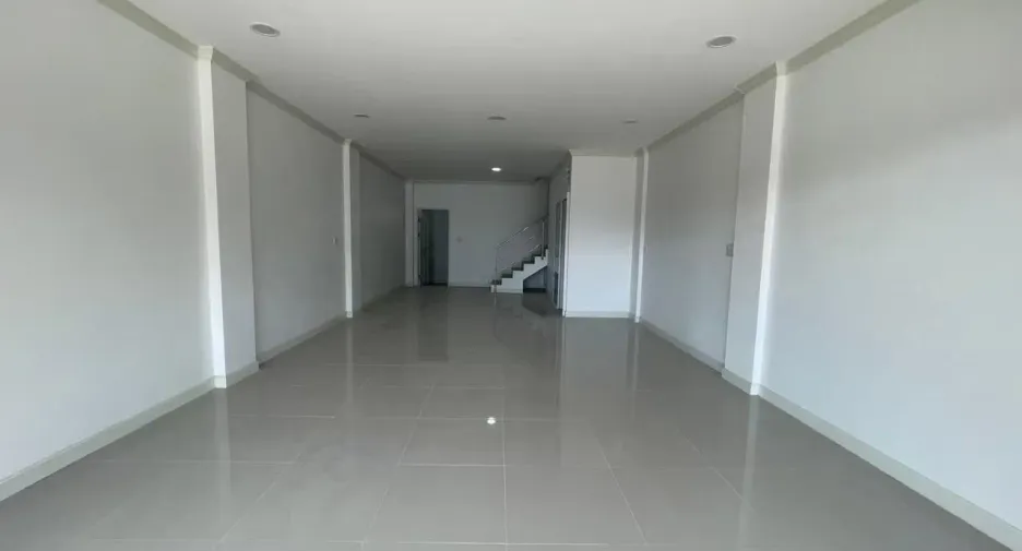 Büro zum Kauf mit 3 Zimmer in Mueang Lamphun, Lamphun
