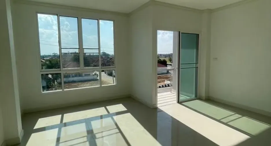 Büro zum Kauf mit 3 Zimmer in Mueang Lamphun, Lamphun