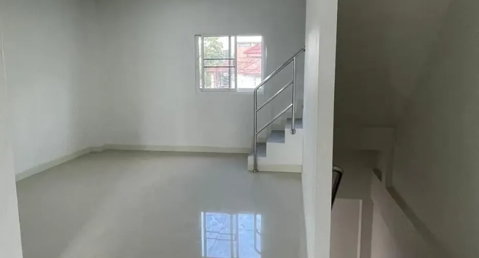 Büro zum Kauf mit 3 Zimmer in Mueang Lamphun, Lamphun
