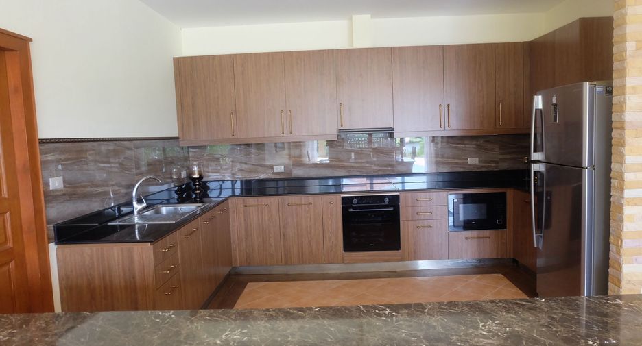 Villa zur Miete mit 4 Zimmer in Thalang, Phuket