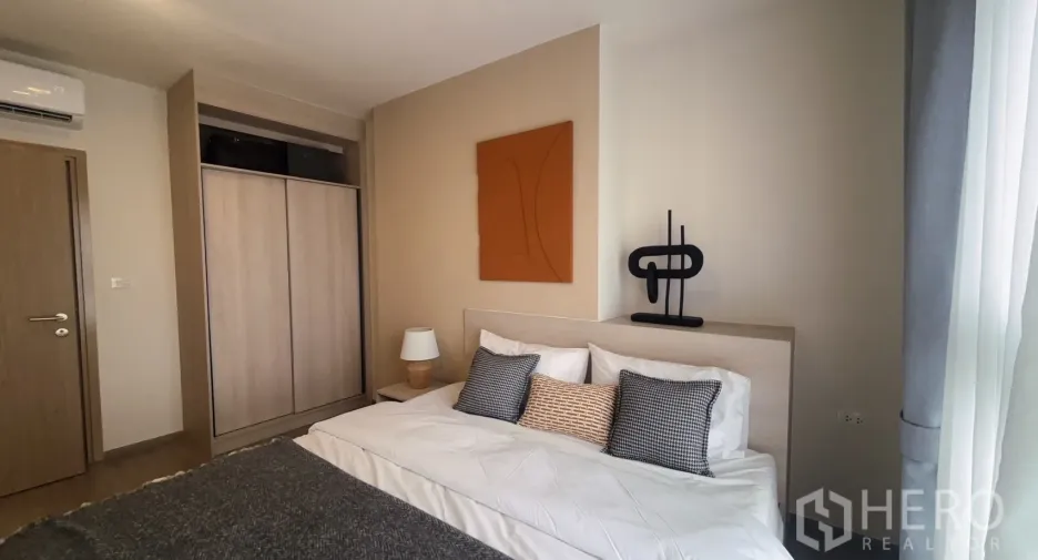For rent 2 bedrooms condo in Watthana, Bangkok