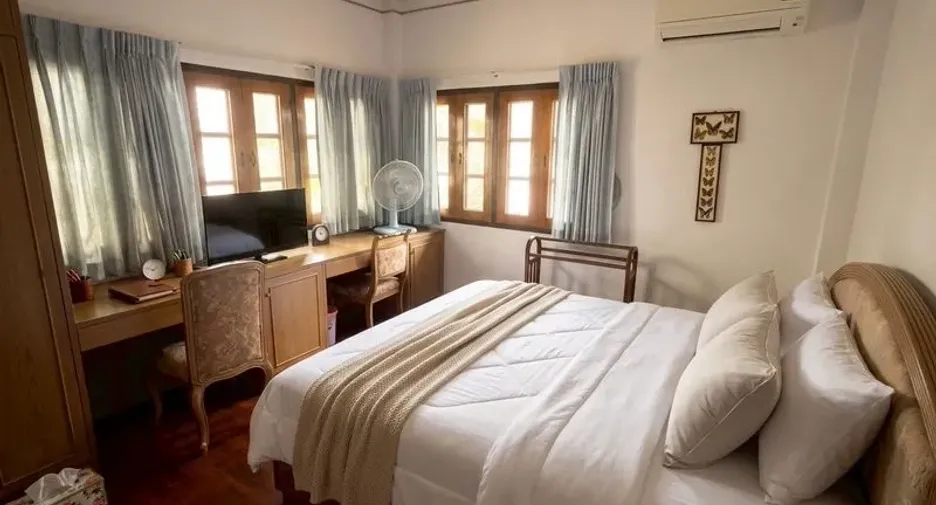 For sale 4 bedrooms house in Suan Luang, Bangkok