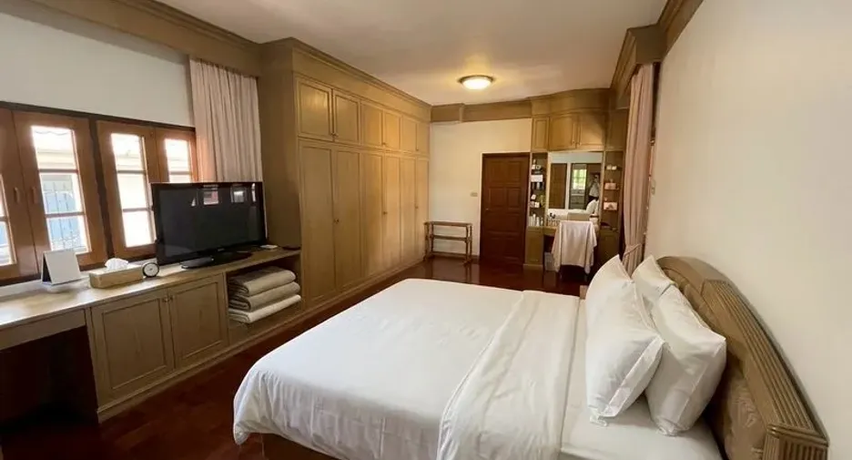 For sale 4 bedrooms house in Suan Luang, Bangkok
