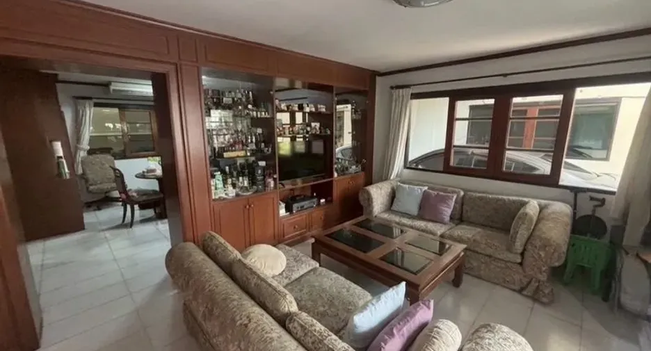 For sale 4 bedrooms house in Suan Luang, Bangkok