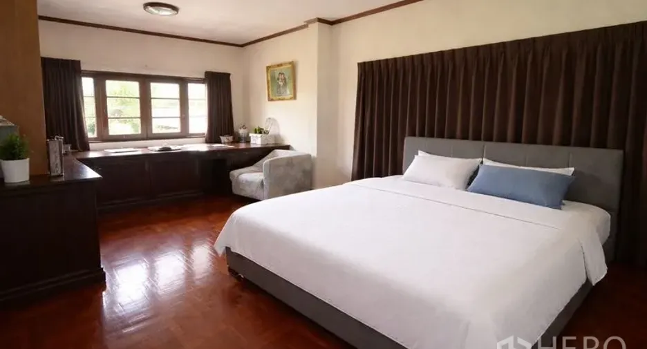 For sale 4 bedrooms house in Suan Luang, Bangkok
