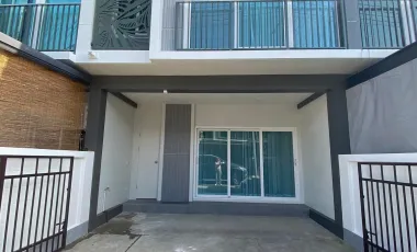 For rent 3 bedrooms townhouse in Mueang Chiang Mai, Chiang Mai