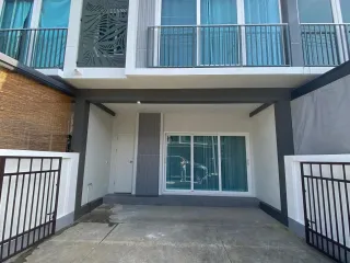 For Rent 3 Bedroom Townhouse In Mueang Chiang Mai