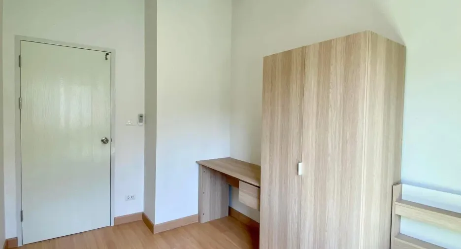 For rent 3 bedrooms townhouse in Mueang Chiang Mai, Chiang Mai
