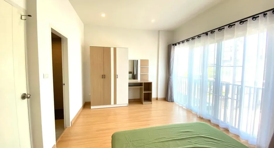 For rent 3 bedrooms townhouse in Mueang Chiang Mai, Chiang Mai