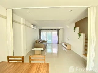 For rent 3 bedrooms townhouse in Mueang Chiang Mai, Chiang Mai