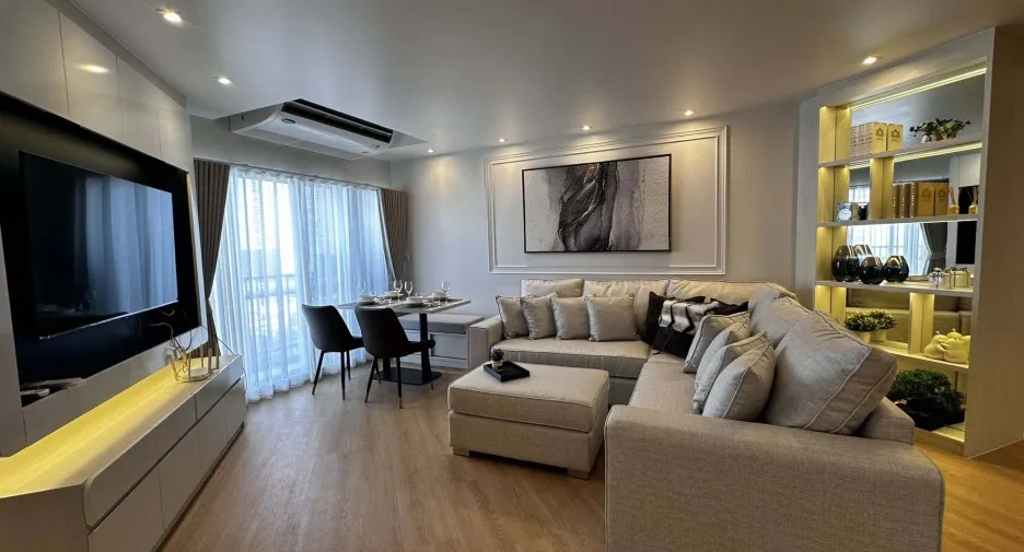 For rent 2 bedrooms condo in Yan Nawa, Bangkok