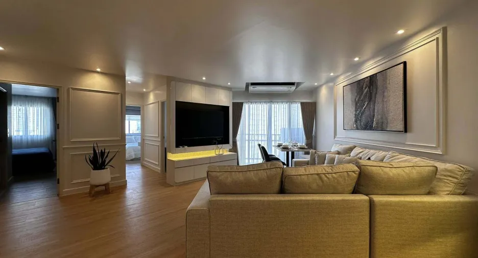 For rent 2 bedrooms condo in Yan Nawa, Bangkok