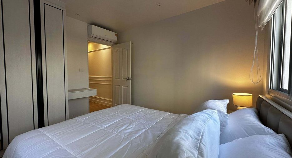 For rent 2 bedrooms condo in Yan Nawa, Bangkok