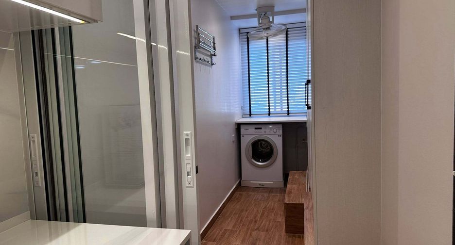For rent 2 bedrooms condo in Yan Nawa, Bangkok