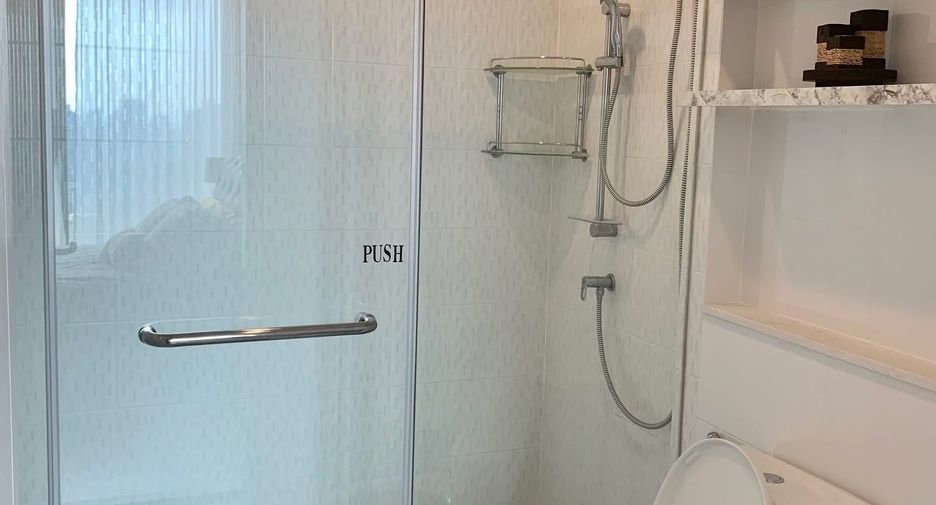 For rent 1 bed condo in Watthana, Bangkok