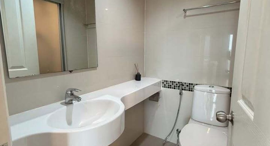 For sale and for rent 3 bedrooms condo in Yan Nawa, Bangkok
