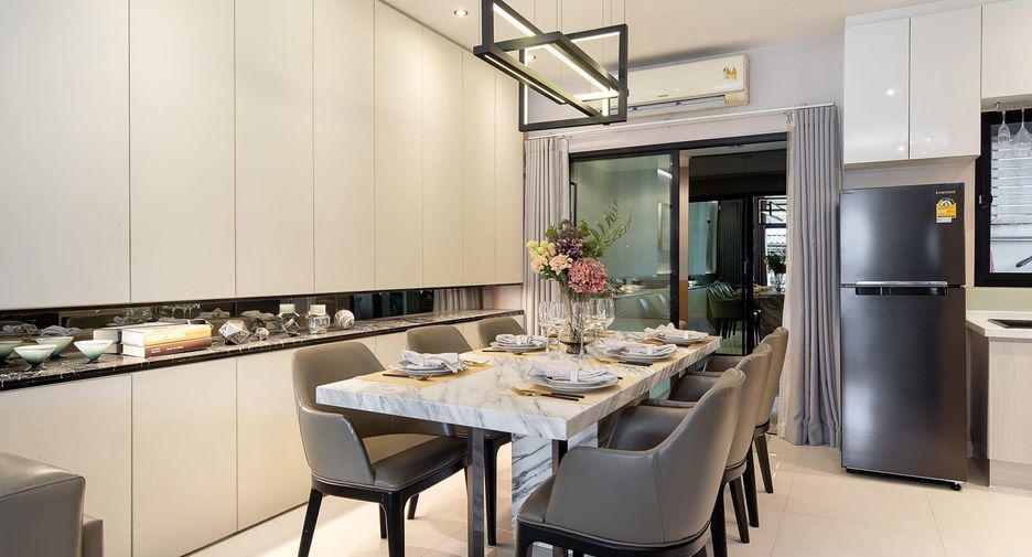 For rent 3 bedrooms house in Lat Phrao, Bangkok