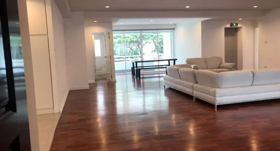 À louer 4 chambres appartement à Watthana, Bangkok