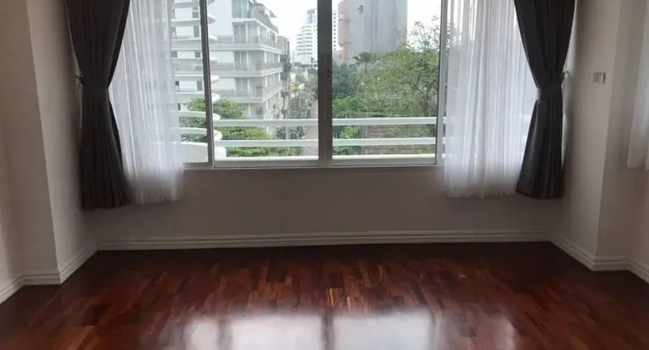 À louer 4 chambres appartement à Watthana, Bangkok