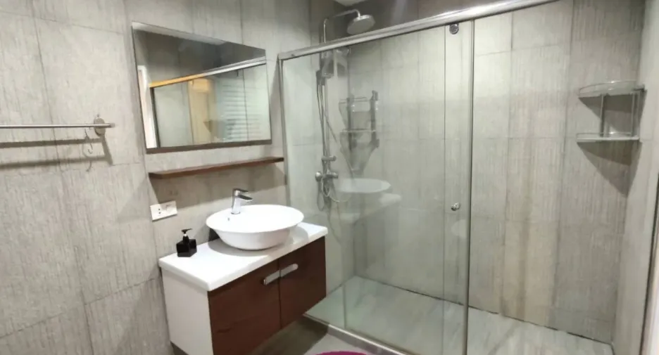 Apartamento en alquiler de 2 habitaciones en Bang Rak, Bangkok