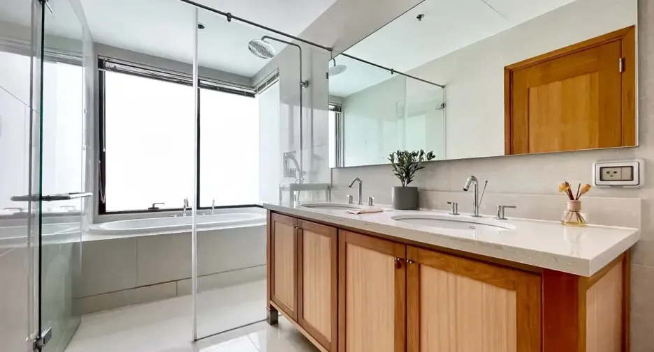 Wohnung zur Miete mit 2 Zimmer in Khlong Toei, Bangkok
