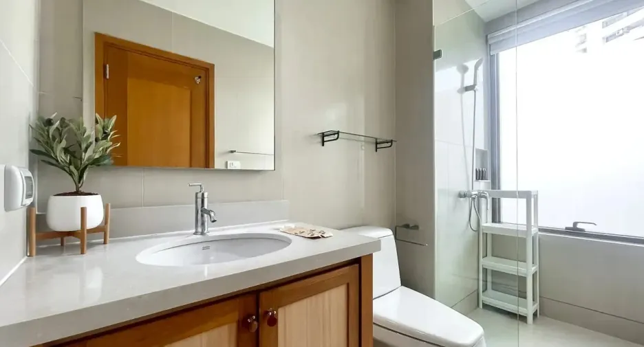 Wohnung zur Miete mit 2 Zimmer in Khlong Toei, Bangkok