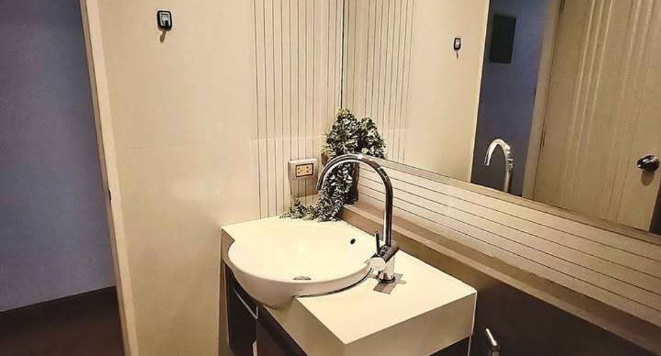 For rent 2 bedrooms condo in Phra Khanong, Bangkok