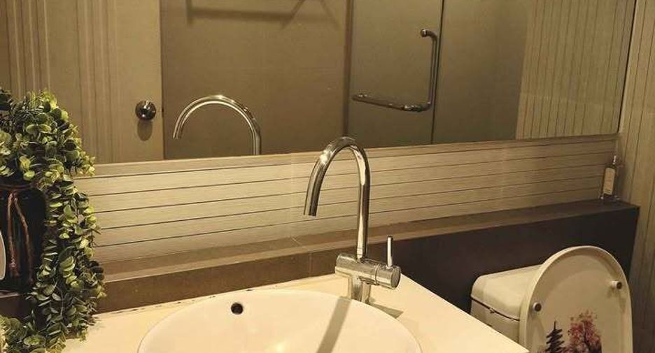 For rent 2 bedrooms condo in Phra Khanong, Bangkok